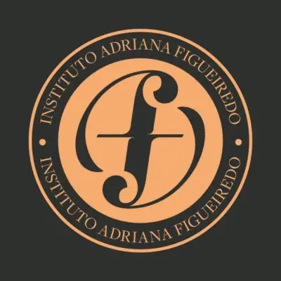 Logo do curso preparatório para português e redação para concursos da Professora Adriana Figueiredo, Instituto Adriana Figueiredo.